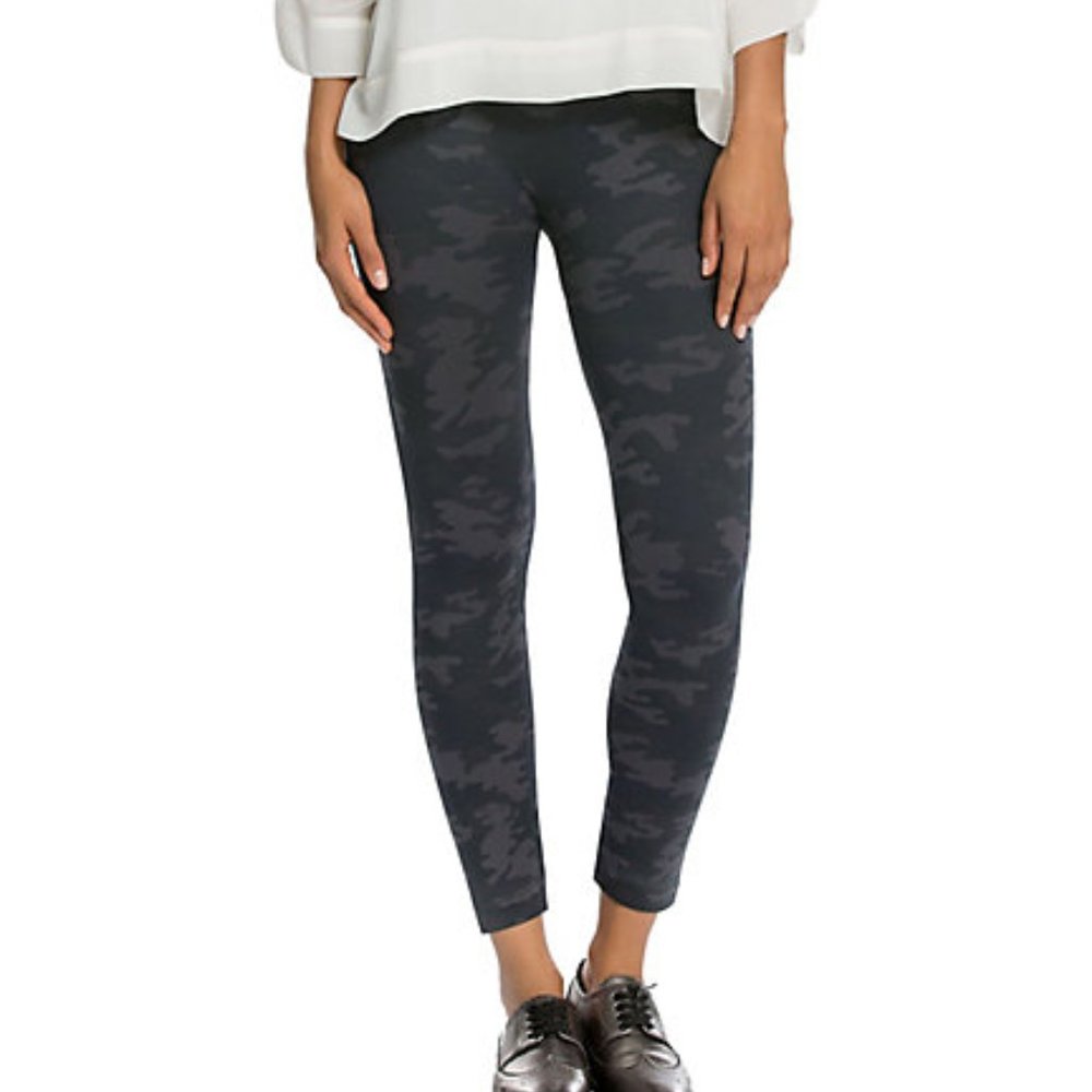 Spanx Look at Me Now Seamless Leggings, Black Camo, Size L